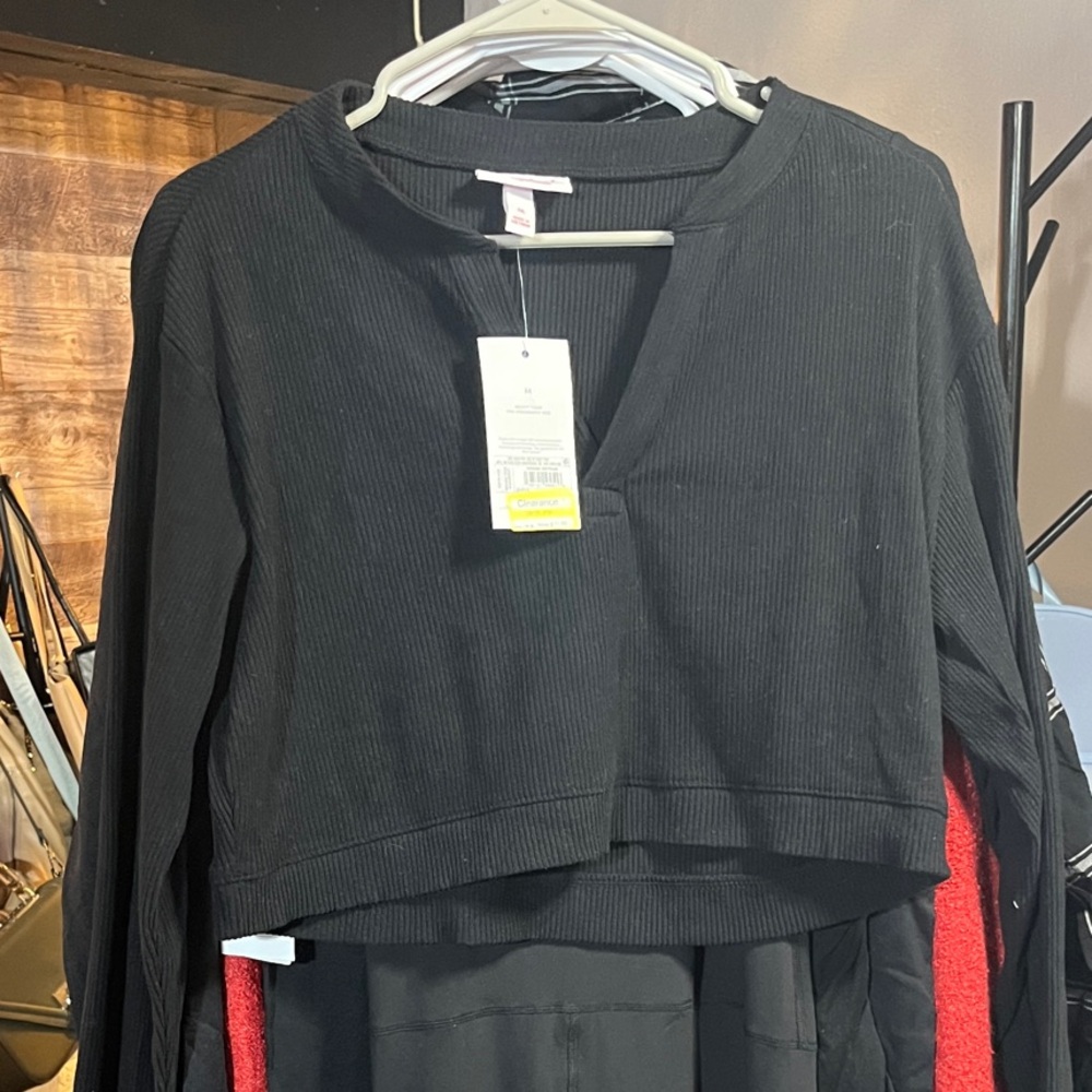 Isabel Maternity by Ingrid & Isabel Black Crop Top